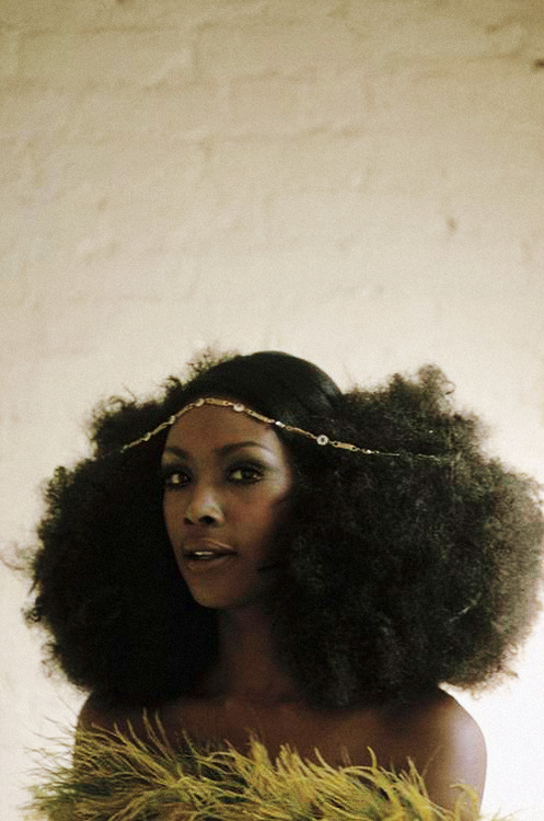 via vintagegal.tumblr.com